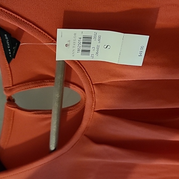 Ann Taylor coral and salmon sleeveless keyhole blouses - Picture 6 of 7
